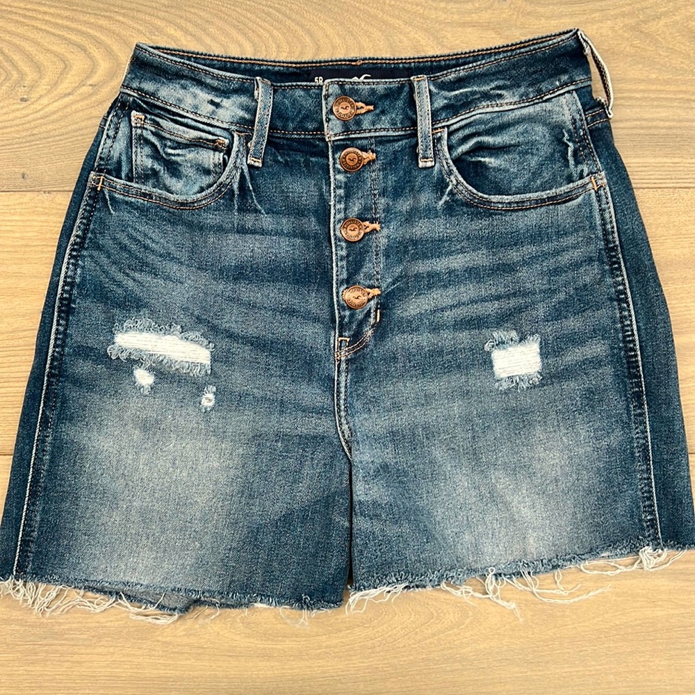 Hollister Ultra High-Rise Mom Jean Shorts